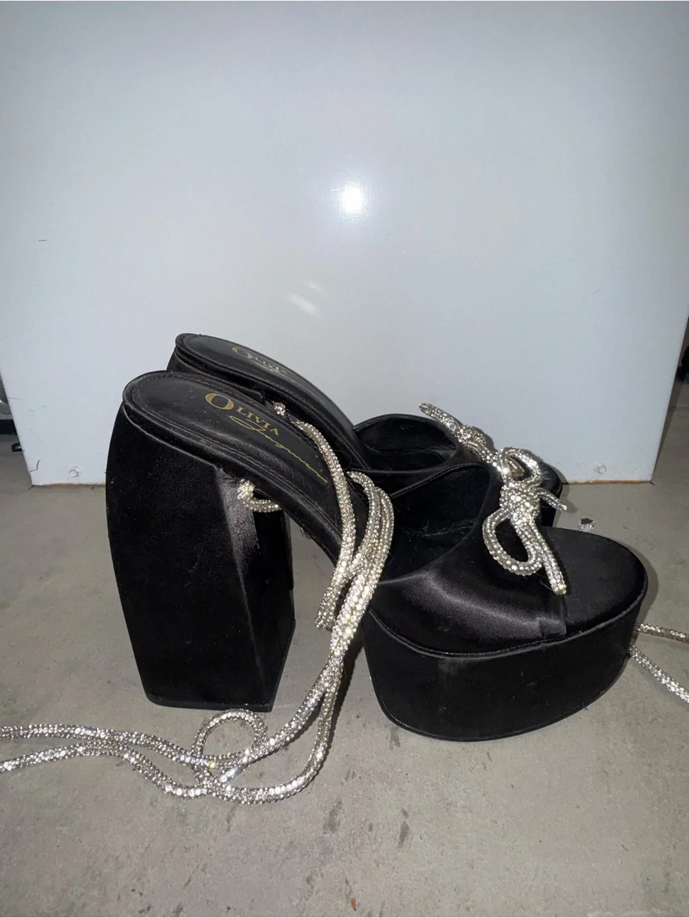 N/A black platform